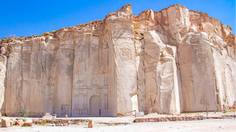 Canteras de sillar en Arequipa con esculturas talladas en piedra